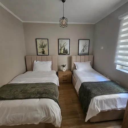 Апартаменты Holiday Home Lezha Лежа